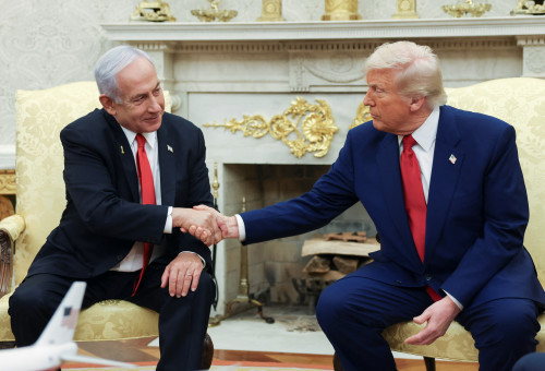 ביבי נתניהו ודונלד טראמפ בפגישתם בבית הלבן (צילום: REUTERS)