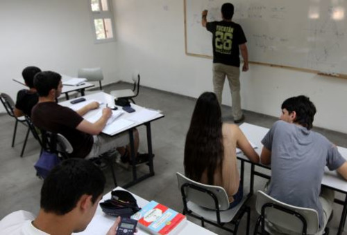 מורה בכיתה. ארכיון (צילום: קובי גדעון, פלאש 90)