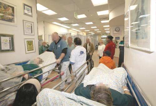 עומס בבית החולים סורוקה בבאר שבע (צילום: יהודה לחיאני)