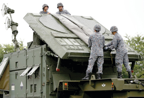 חיילי צבא יפן (צילום: רויטרס)