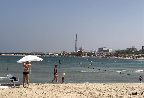 אנשים בים, שרב (צילום: אבשלום ששוני)