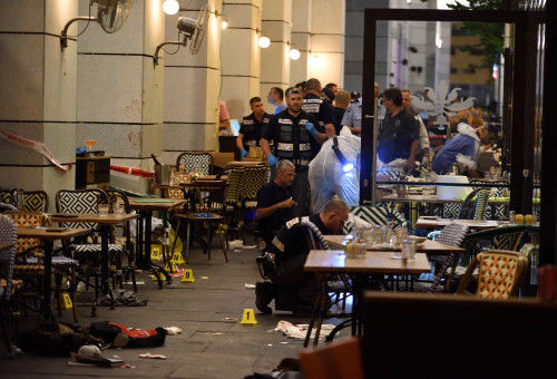 זירת הפיגוע בשרונה (צילום: גילי יערי, פלאש 90)