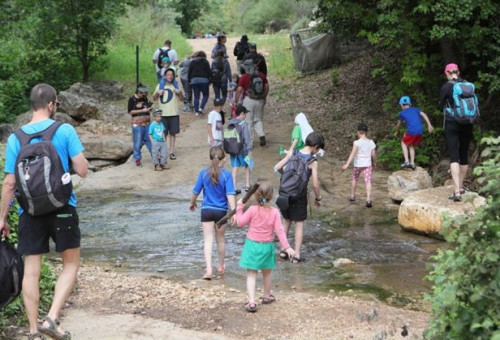 מטיילים בגליל (צילום: אוצרות הגליל)