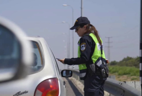 שוטרת במשטרת התנועה (צילום: דוברות המשטרה)