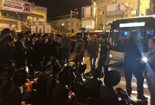 מחאת הפלג הירושלמי בבני ברק (צילום: דוברות המשטרה)