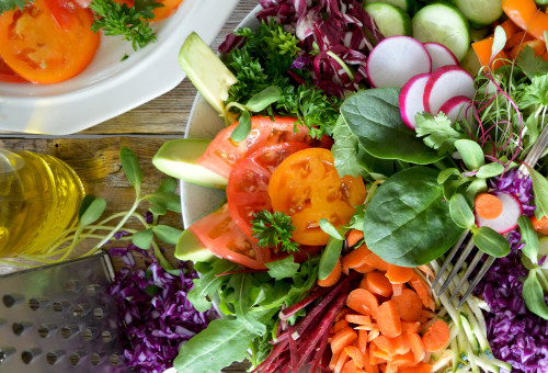 סלט ירקות (צילום: Nadine Primeau, Unsplash)