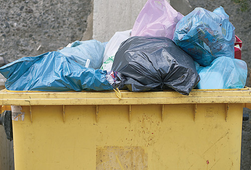 שקיות אשפה (צילום: אינג אימג')