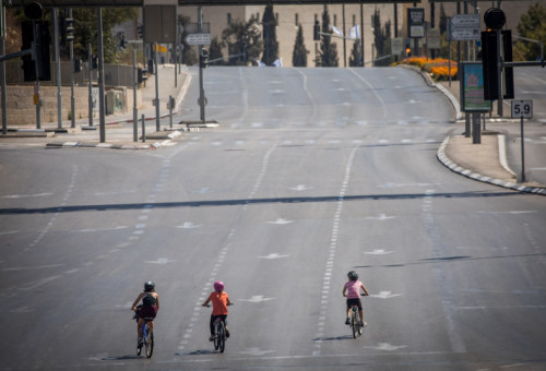 רכיבה על אופניים ביום כיפור בירושלים (צילום: יונתן זינדל, פלאש 90)