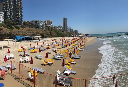 חוף בת ים (צילום: אבשלום ששוני)