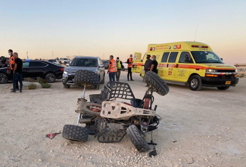 זירת תאונת הטרקטורונים סמוך לדימונה (צילום: גל אברהם, תיעוד מבצעי מד"א)