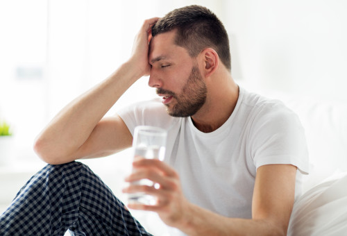 צלצולים באוזניים וכאבי עיניים שלא מאפשרים לישון (צילום: אינגאימג')