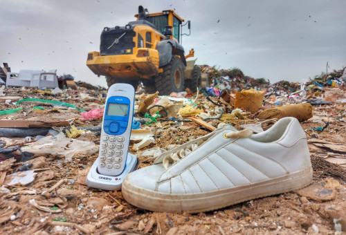 האשפה שהתאספה השבוע באתר דודאים (צילום: באדיבות אתר דודאים)