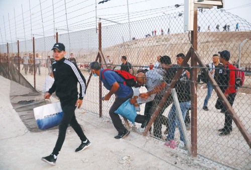 שוהים בלתי חוקיים (צילום: וויסאם השלמון, פלאש 90)