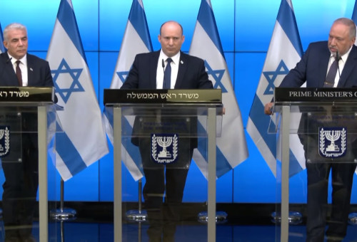 נפתלי בנט, אביגדור ליברמן ויאיר לפיד במסיבת עיתונאים (צילום: צילום מסך)