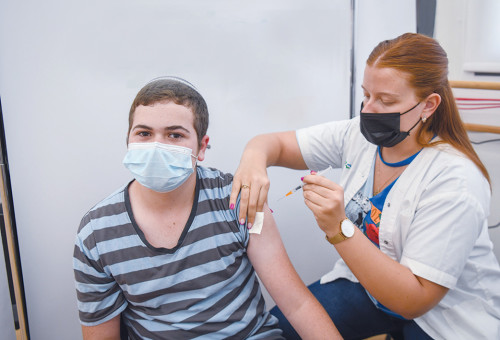 חיסון קורונה לילדים ונוער (צילום: פלאש 90)