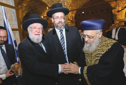 הרבנים יצחק יוסף, ישראל לאו ודוד לאו (צילום: שלומי כהן, פלאש 90)