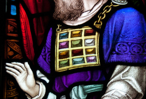 דמותו של הכהן הגדול בכנסיית Ballymote באירלנד (צילום: Andreas F. Borchert, CC BY-SA 4.)