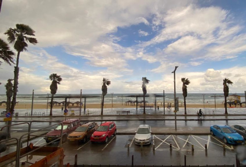 בוקר קריר במיוחד בת"א (צילום: אבשלום ששוני)