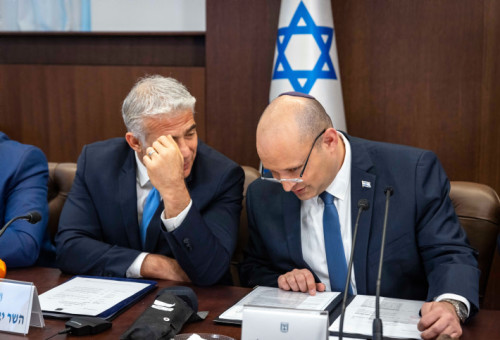 בנט ולפיד (צילום: אוליבייה פיטוסי, פלאש 90)