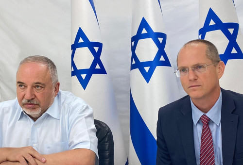 עודד פורר, אביגדור ליברמן (צילום: דוברות משרד האוצר)
