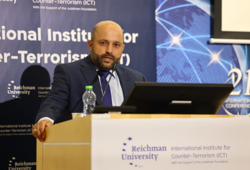 ד"ר אייל חולתא (צילום: גלעד קוולרצ'יק)