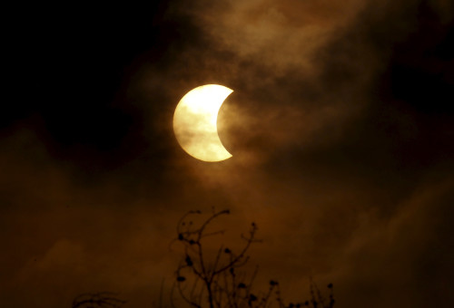 ליקוי חמה (צילום: REUTERS/Chaiwat Subprasom )