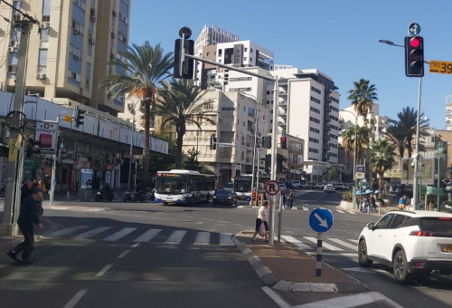 צומת ביאליק-קריניצי-ארלוזורוב (צילום: משה כהן)