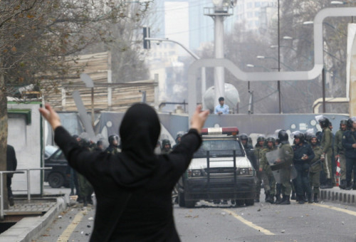 מחאת החיג'אב בטהרן (צילום:  REUTERS/Stringer)