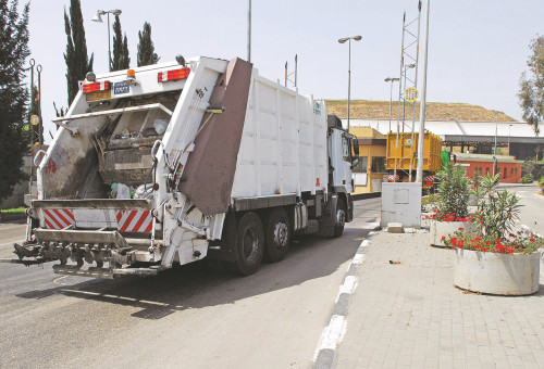 משאית זבל (צילום: גילי יערי, פלאש 90)