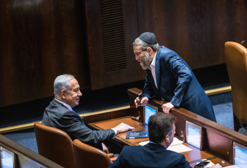 משה גפני, בנימין נתניהו (צילום: אוליביה פיטוסי, פלאש 90)