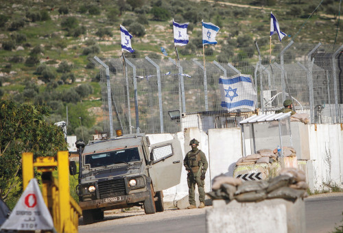 מחסום צבאי ביהודה ושומרון. ארכיון (צילום: נאסר אישתיה, פלאש 90)