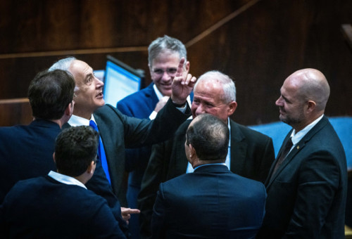 בנימין נתניהו וחברי סיעת הליכוד בכנסת (צילום: אוליבייה פיטוסי פלאש 90 )