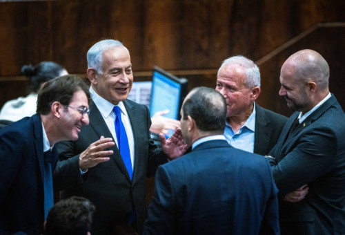 בנימין נתניהו וחברי סיעת הליכוד בכנסת (צילום: אוליבייה פיטוסי פלאש 90 )