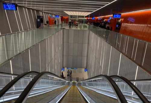 תחנת הרכבת הקלה בתל אביב (צילום: אבשלום ששוני)