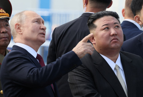 ולדימיר פוטין, קים ג'ונג-און (צילום: Sputnik/Mikhail Metzel/Kremlin via REUTERS)