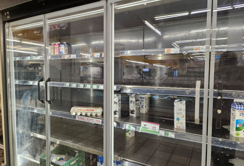 חוסרים בסופרמרקטים בגלל המלחמה (צילום: ארנולד נטייב)