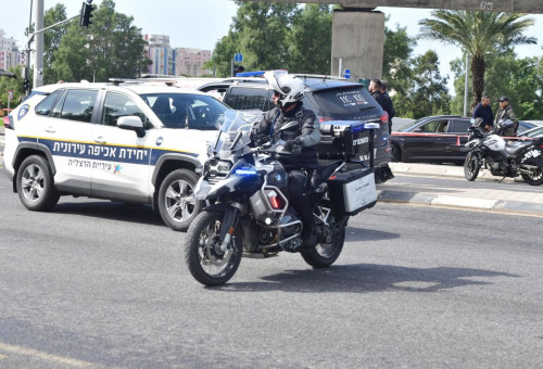 אופנוע משטרה, ניידת משטרה. אילוסטרציה (צילום: אבשלום ששוני)