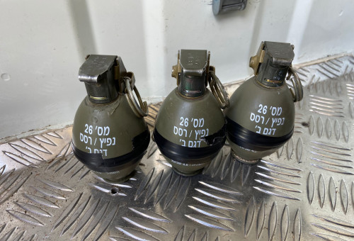 3 רימוני רסס שנגנבו ככל הנראה מצה"ל (צילום: דוברות המשטרה)