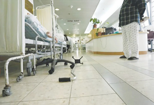 מסדרון בית חולים (צילום: פלאש 90)