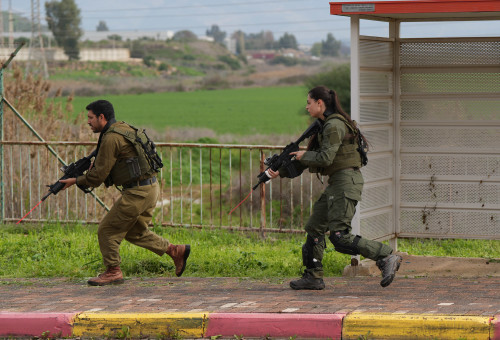 חברי כיתת הכוננות של מרגליות בקריית שמונה (צילום: אייל מרגולין, פלאש 90)
