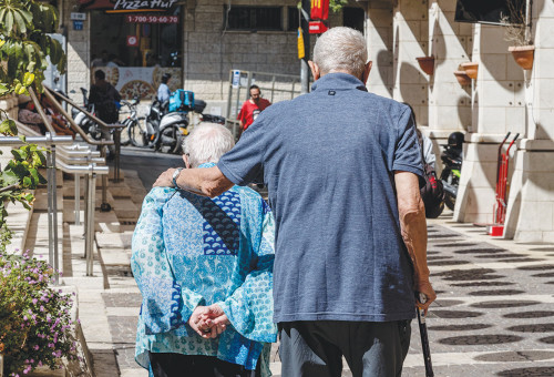 קשישים (צילום: נתי שוחט, פלאש 90)