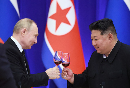 קים ג'ון און, ולדימיר פוטין (צילום:  Sputnik/Vladimir Smirnov/Pool via REUTERS)