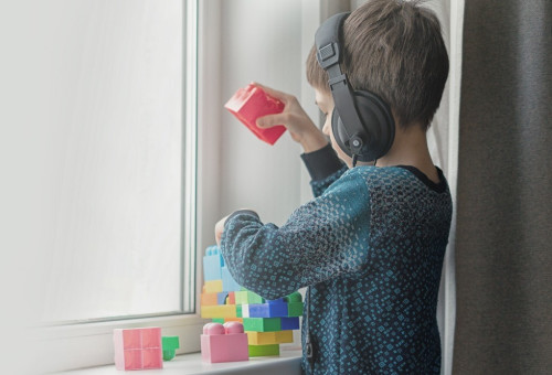 אוטיזם. קשיי וויסות ותקשורת (צילום: iStock)