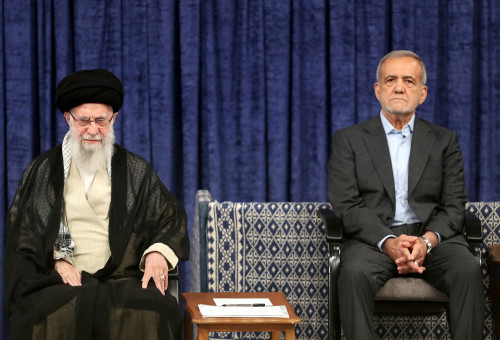 מסעוד פזשכיאן, עלי חמינאי (צילום: WANA (West Asia News Agency) via REUTERS)