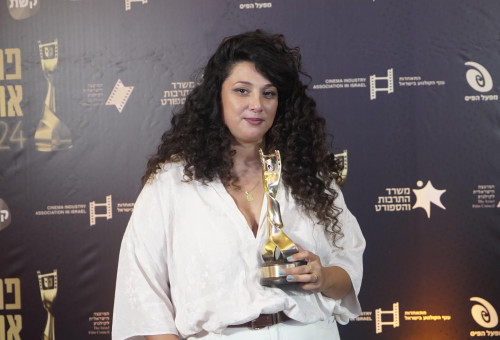 שי לי עטרי בטקס פרסי אופיר 2024 (צילום: ליאור חורש ודקל לזימי לב באדיבות האקדמיה לקולנוע ולטלוויזיה)