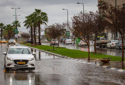 מזג אוויר גשום, הצפה (צילום: פלאש 90)