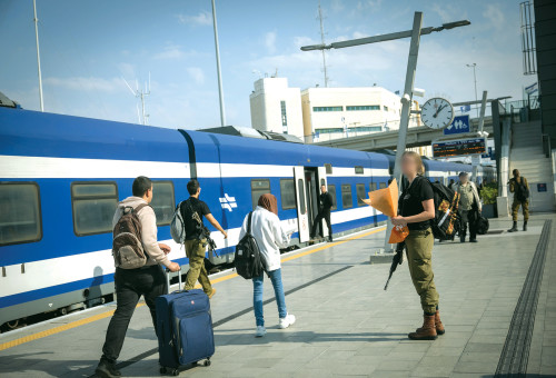 תחנת רכבת בחיפה (צילום: מרים אלסטר, פלאש 90)