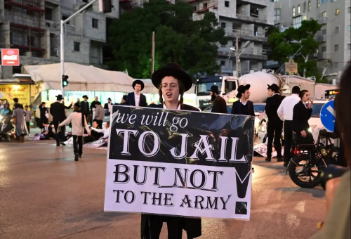 מפגין נגד חוק הגיוס, בני ברק (צילום: יוסי זליגר/TPS)