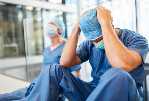 רופאה. רבים מאלה שעזבו לחו"ל ממאנים לשוב לישראל (צילום: שאטרסטוק)