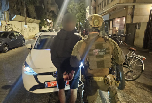 מעצר שב"ח שהועסק בסנדר בר יין (צילום: דוברות המשטרה)